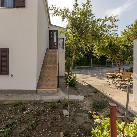 Apartment Lamaro Каштела Экстерьер фото