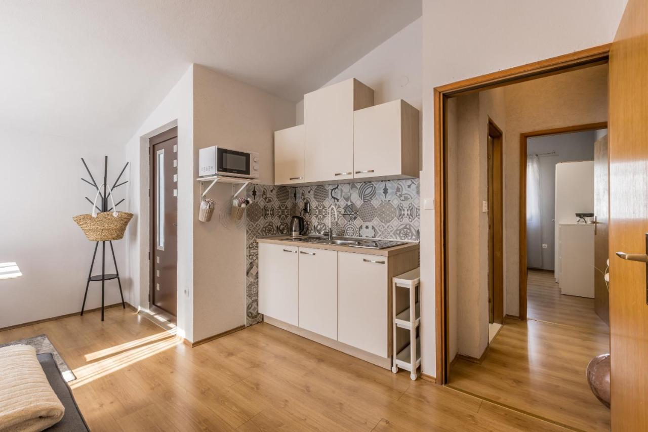 Apartment Lamaro Каштела Экстерьер фото