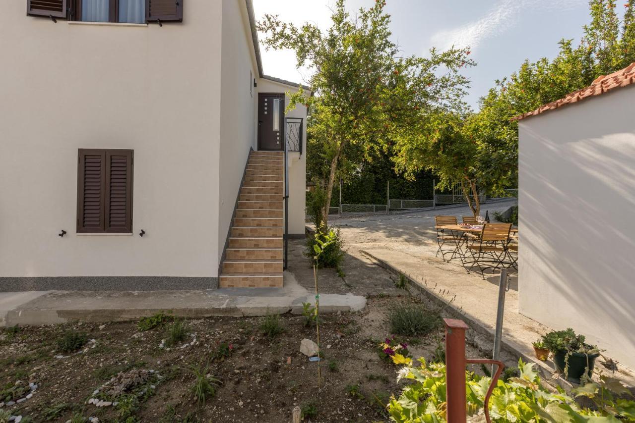 Apartment Lamaro Каштела Экстерьер фото