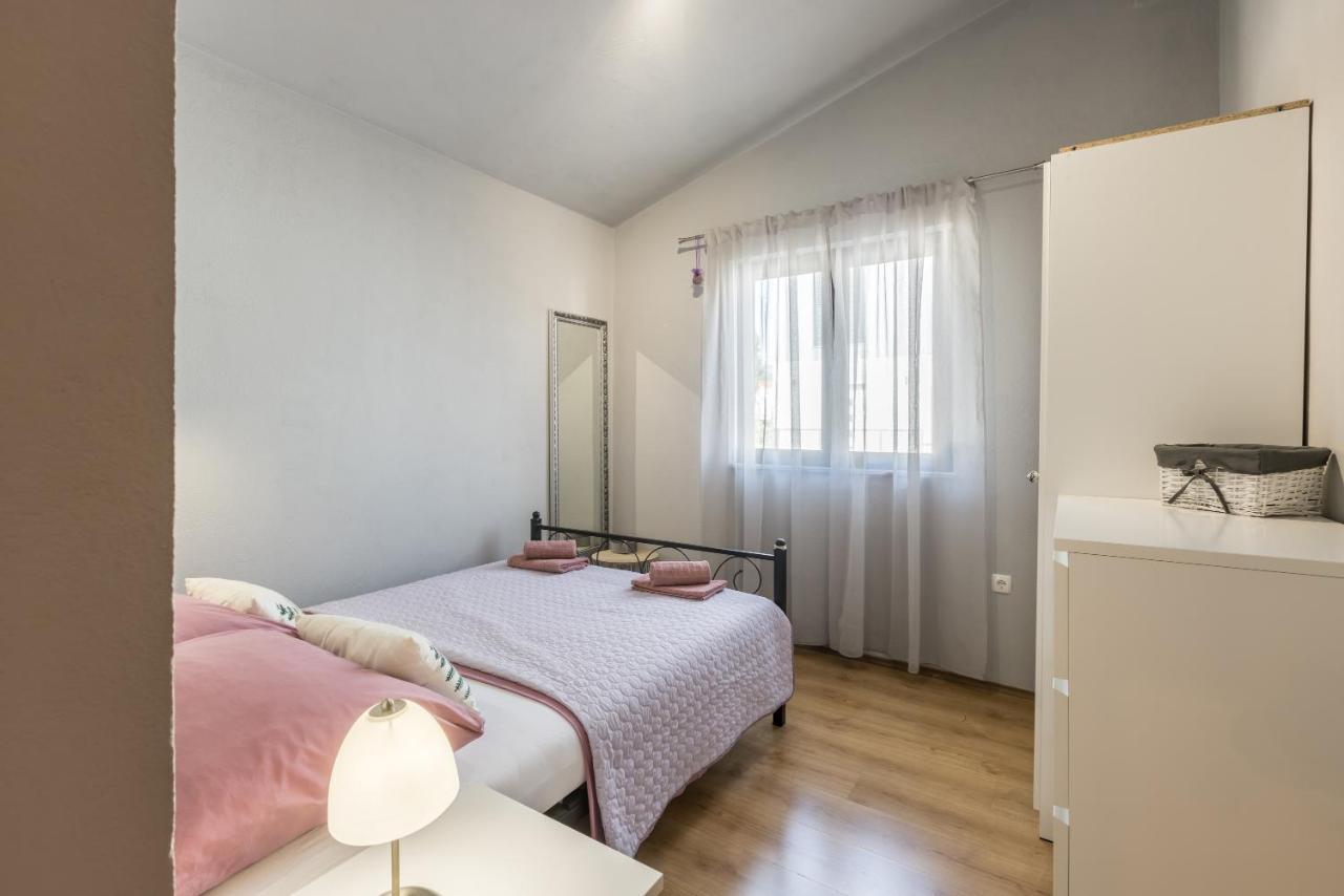 Apartment Lamaro Каштела Экстерьер фото