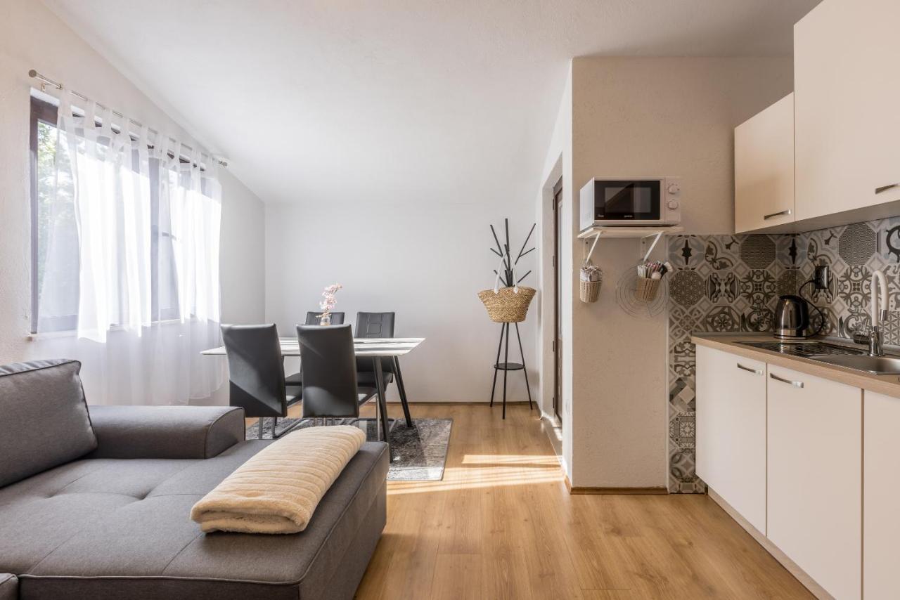 Apartment Lamaro Каштела Экстерьер фото