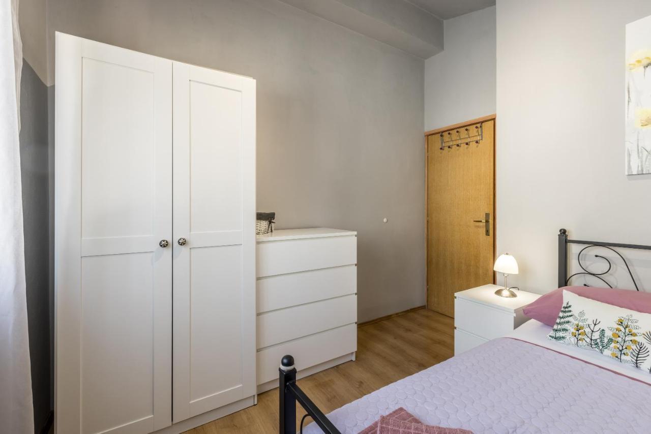 Apartment Lamaro Каштела Экстерьер фото