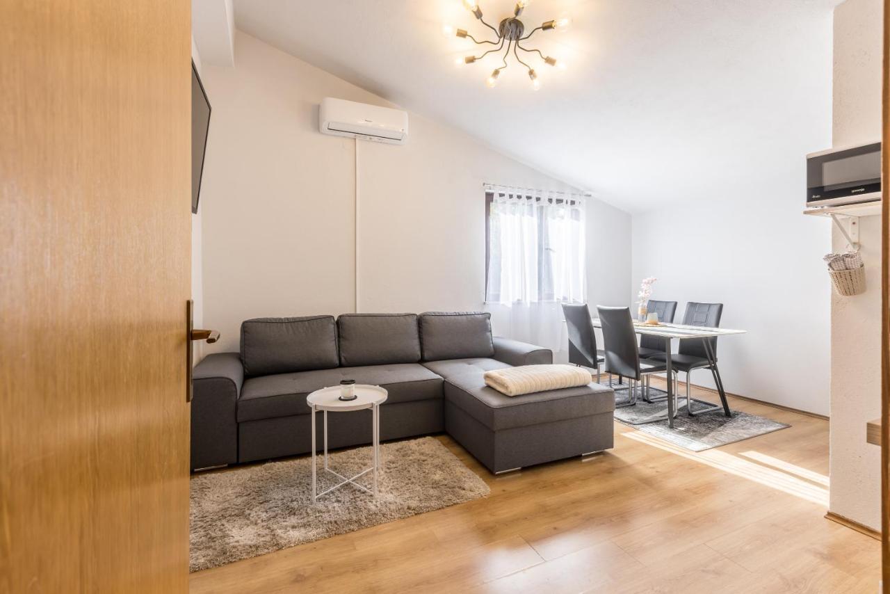Apartment Lamaro Каштела Экстерьер фото